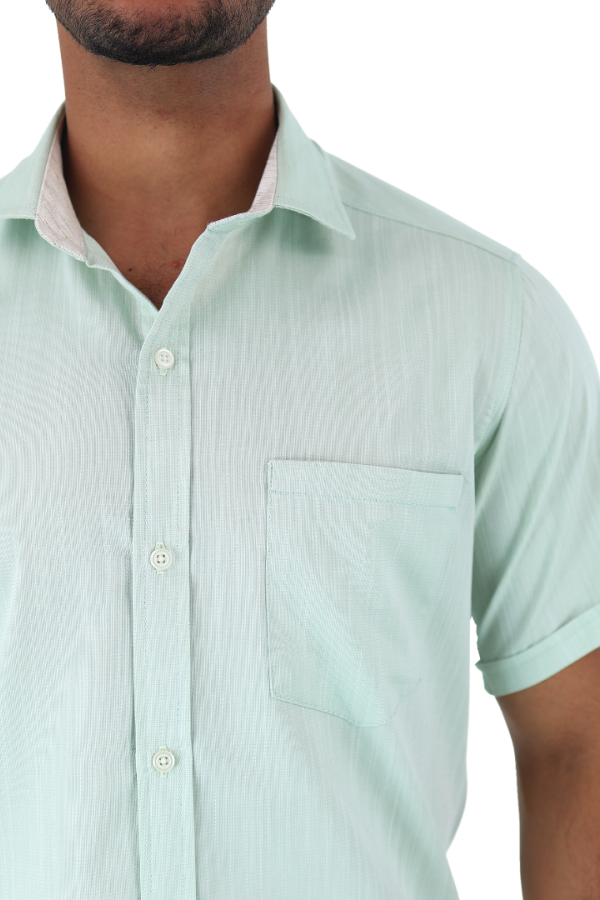 Camisa Manga Corta Con Bolsa Color Verde Manzana Slim Fit Para Hombre