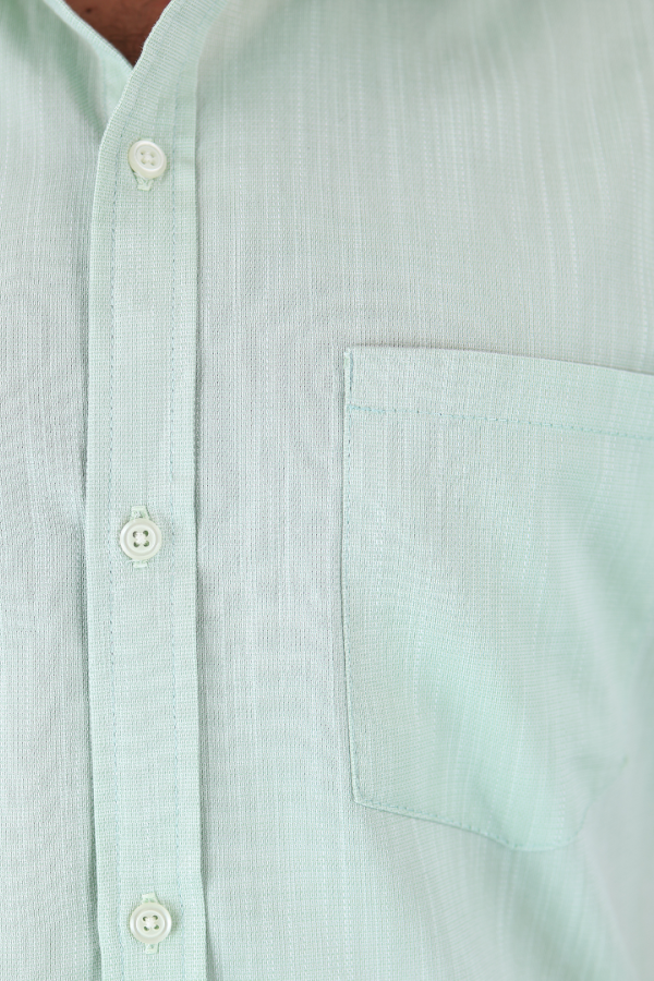 Camisa Manga Corta Con Bolsa Color Verde Manzana Slim Fit Para Hombre