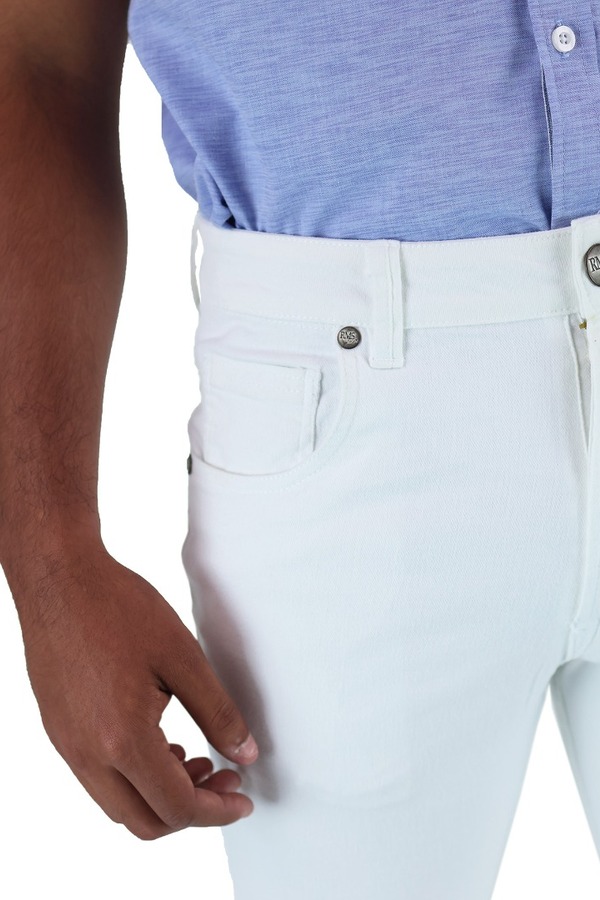 Pantalón De Mezclilla Blanco Slim Fit Stretch Con Bolsas Para Caballero